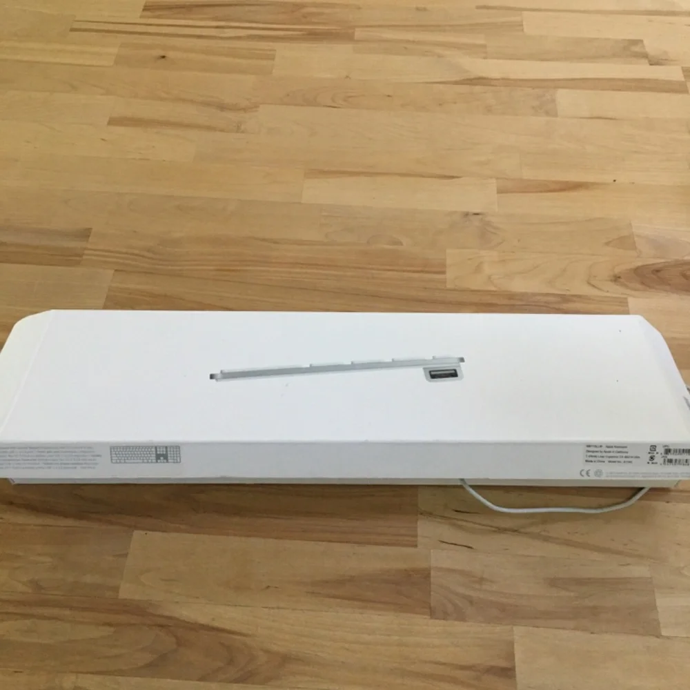 Apple Keyboard - Picture 3 of 4